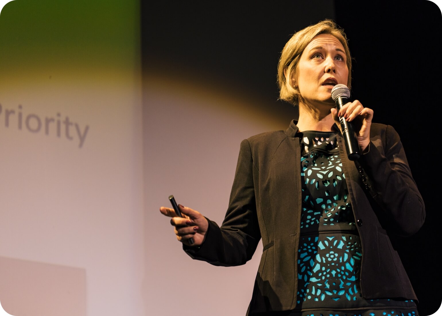 Keynote speaker on automotive industry speaks at the webinar.
