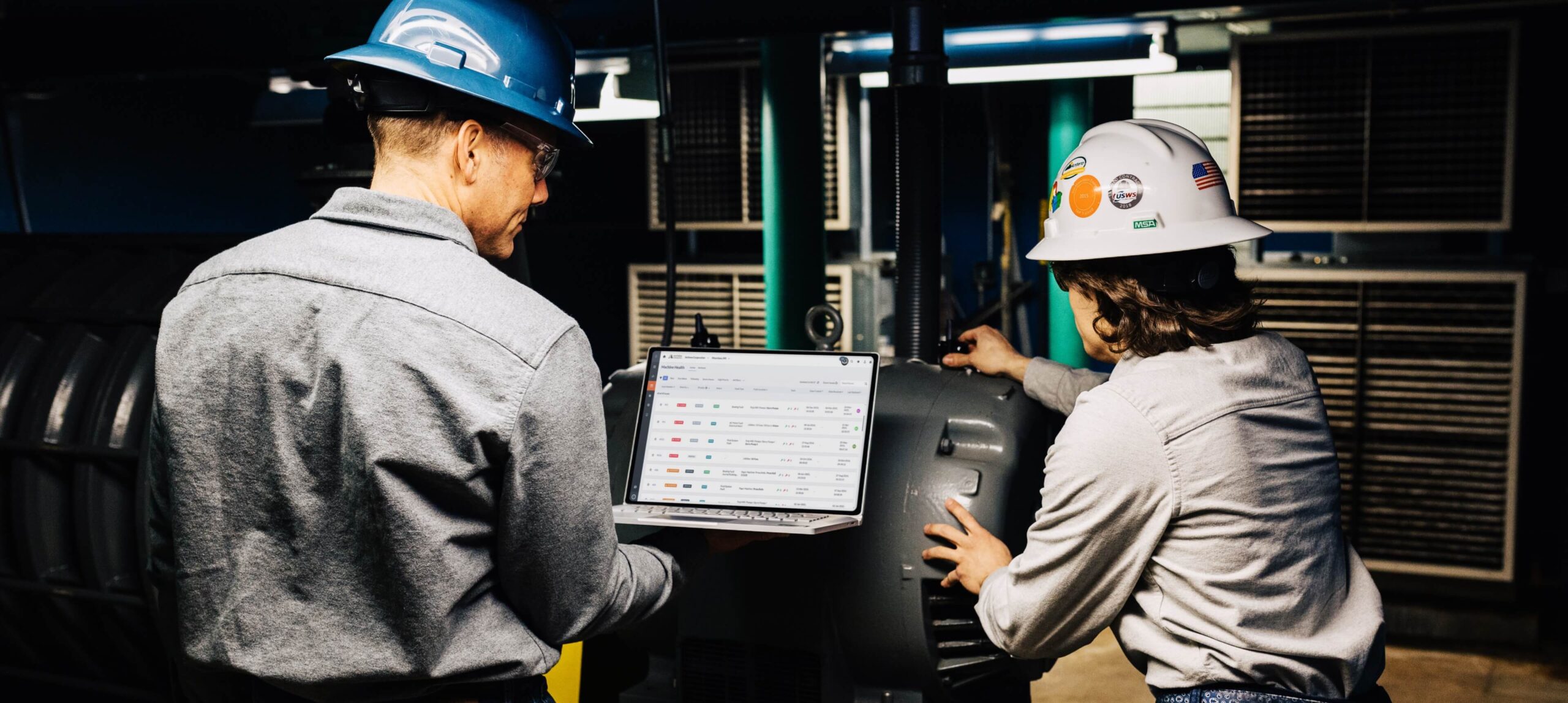Engineers review machine health data on KCF Technologies robust SMARTdiagnostics interface that empowers predictive maintenance.