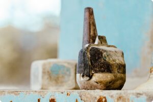 SMARTdiagnostics vibration monitor shown on location, sending reliable data through environmental difficulties like the dirt and rust around it.