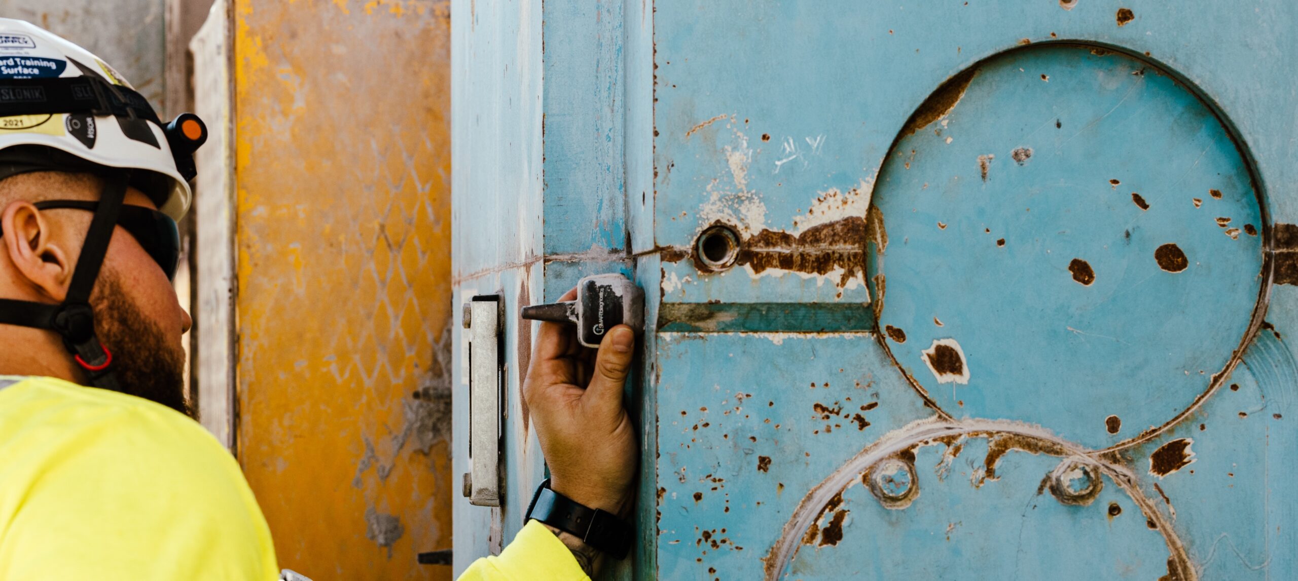 Rugged and reliable, an Engineer checks the SMARTdiagnostics monitor mounted on equipment.