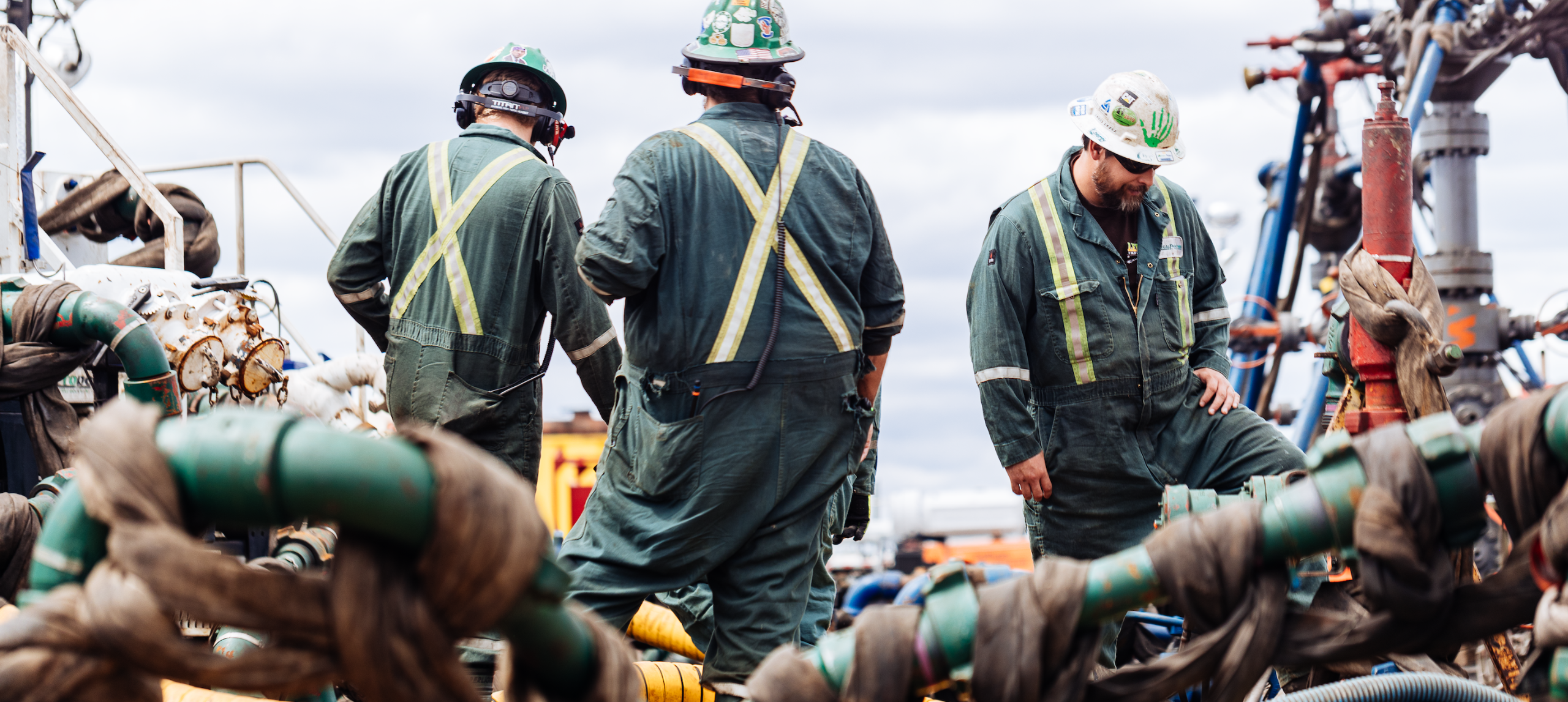 maintenance professionals working on an oil rig